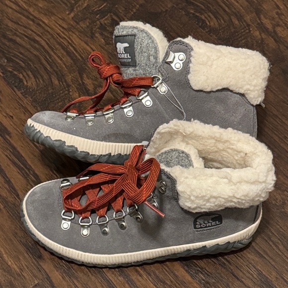 Like New Sorel Waterproof Gray Boots with Red Laces - Picture 11 of 14